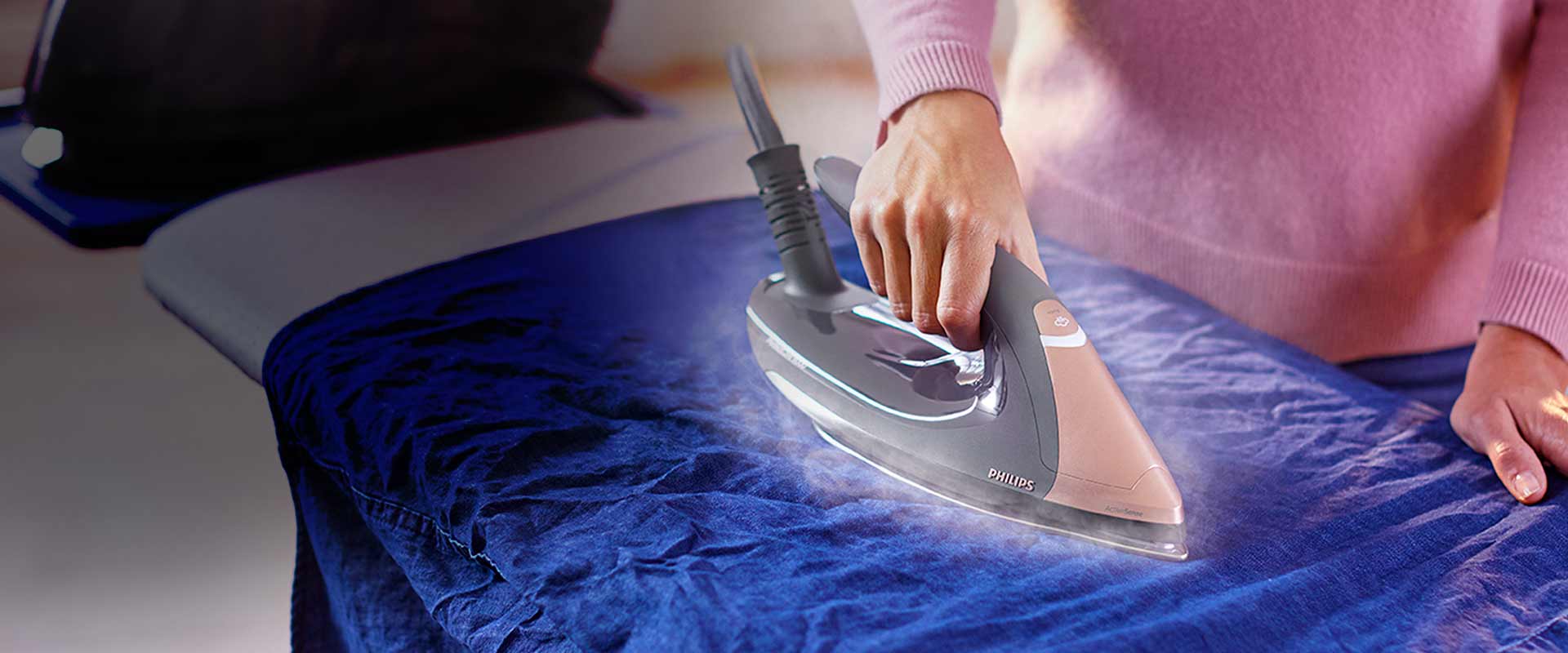 Philips Łatwe usuwanie trudnych zagnieceń.Wyrzut pary do 750 g Philips Łatwe usuwanie trudnych zagnieceń.Wyrzut pary do 750 g