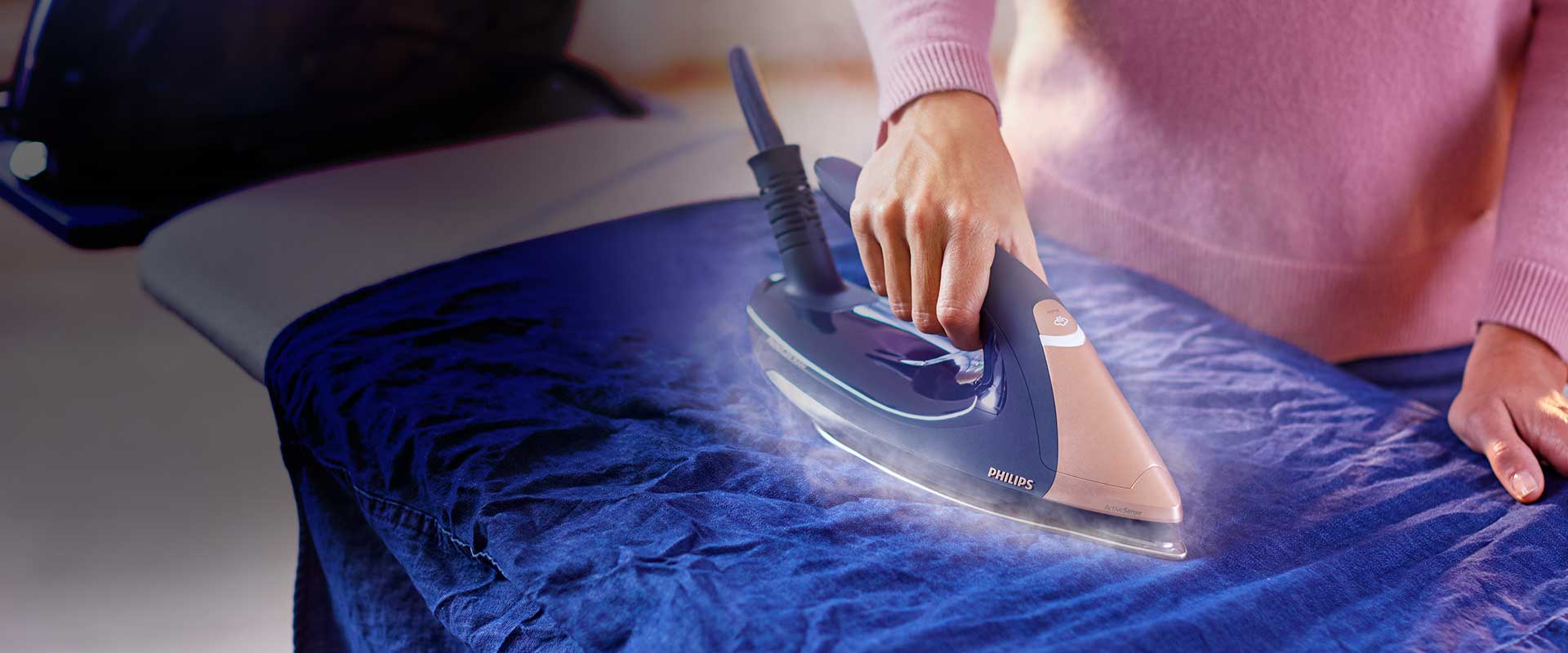 Philips Łatwe usuwanie trudnych zagnieceń.Wyrzut pary do 750 g Philips Łatwe usuwanie trudnych zagnieceń.Wyrzut pary do 750 g